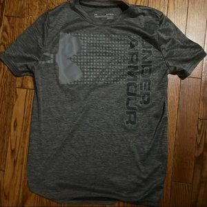 Boys Under Armour Athletic Shirt! Great Condition!